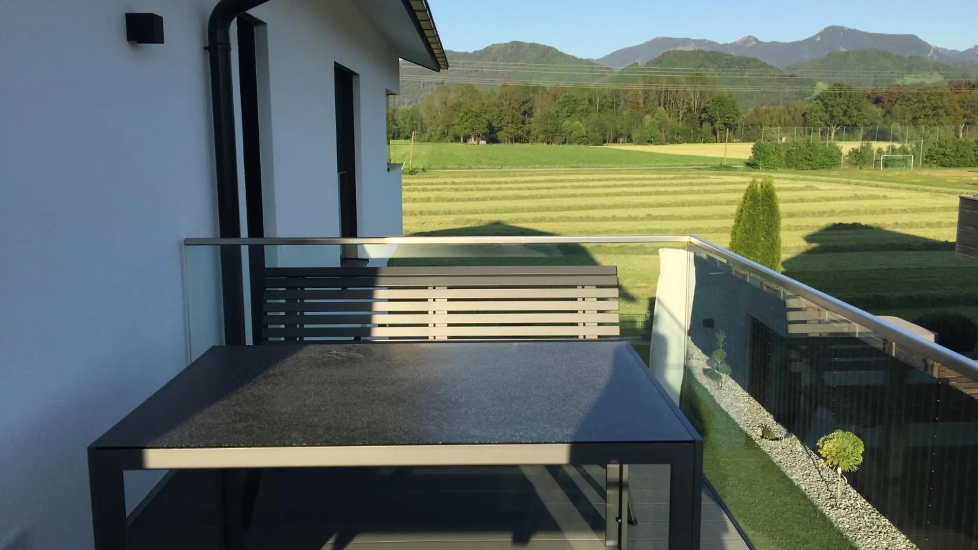 Ferienwohnung Black White Raubling Germany