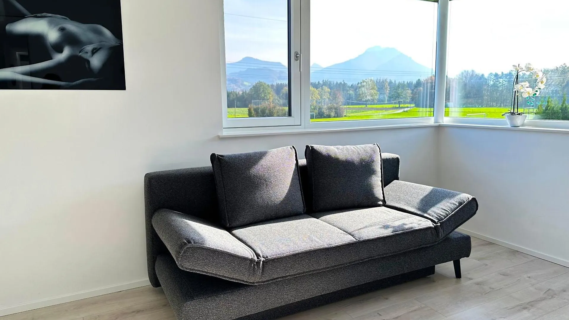 Ferienwohnung Black White Raubling Apartment