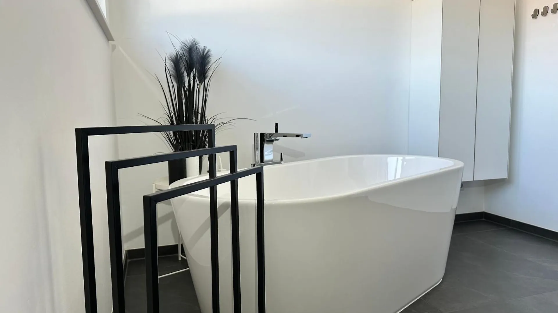 Ferienwohnung Black White Raubling Apartment