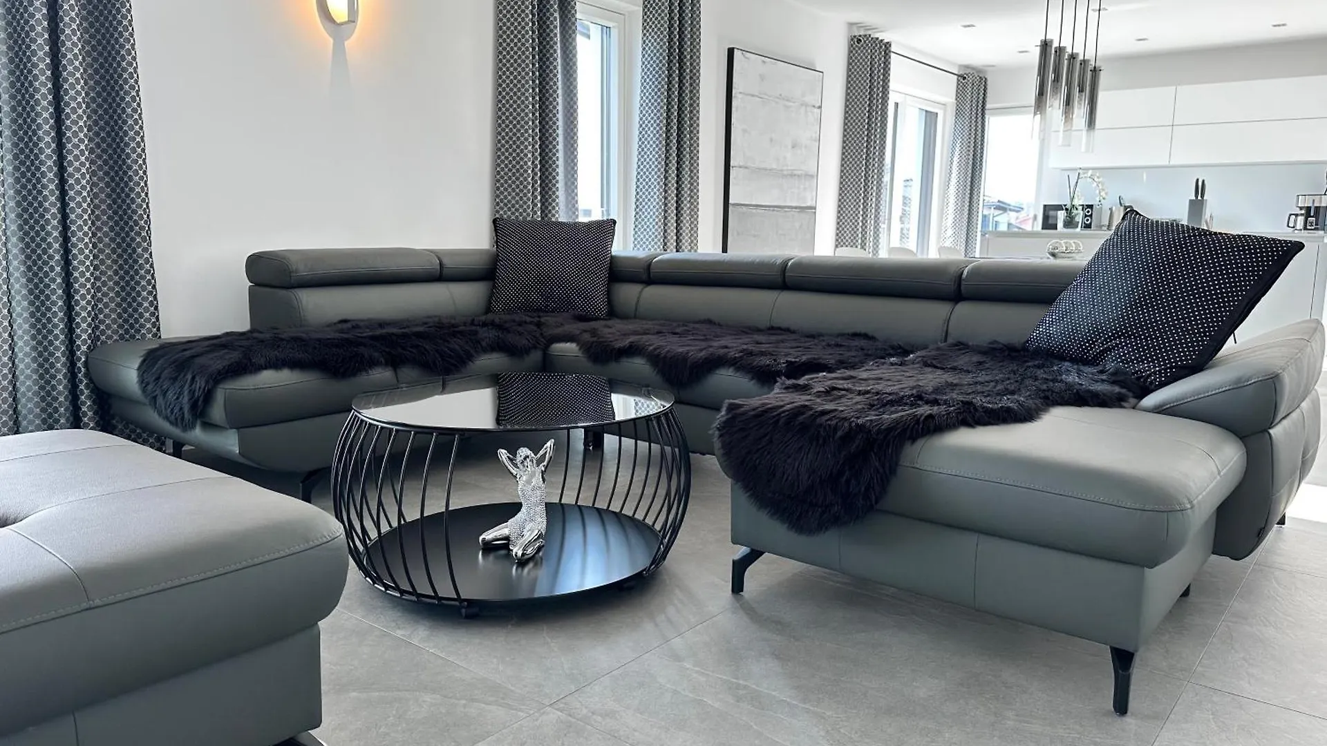 Apartment Ferienwohnung Black White Raubling